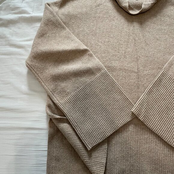 Banana Republic Factory oversized mockneck sweater, tan/camel, size M - Picture 4 of 5